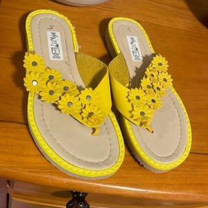 New Women’s Sandals